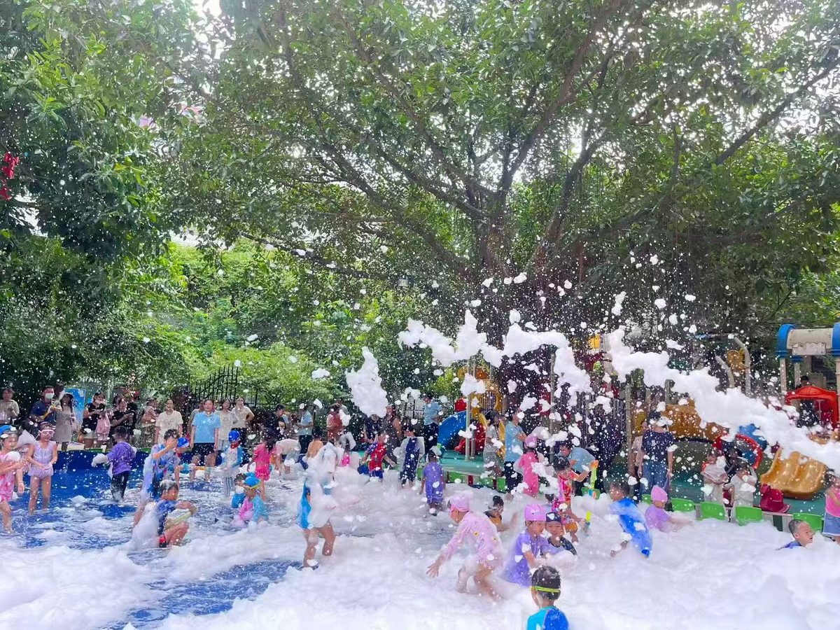 中杰幼儿园户外游戏