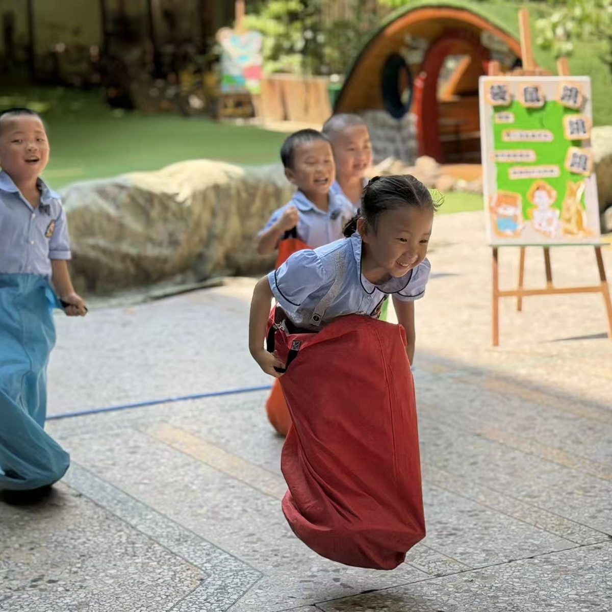 中杰幼儿园袋鼠跳游戏